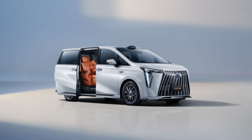 专治春运焦虑症:这车能装下一家七口+年货,还省出一部iPhone 17 专治春运焦虑症:这车能装下一家七口+年货,还省出一部iPhone 17