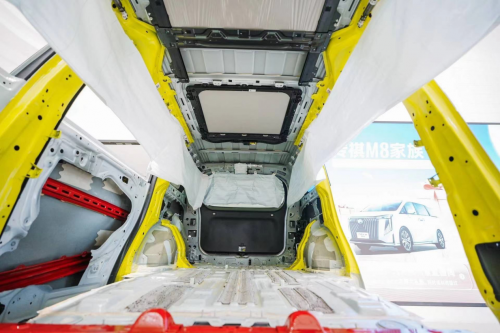 专治春运焦虑症:这车能装下一家七口+年货,还省出一部iPhone 17 专治春运焦虑症:这车能装下一家七口+年货,还省出一部iPhone 17